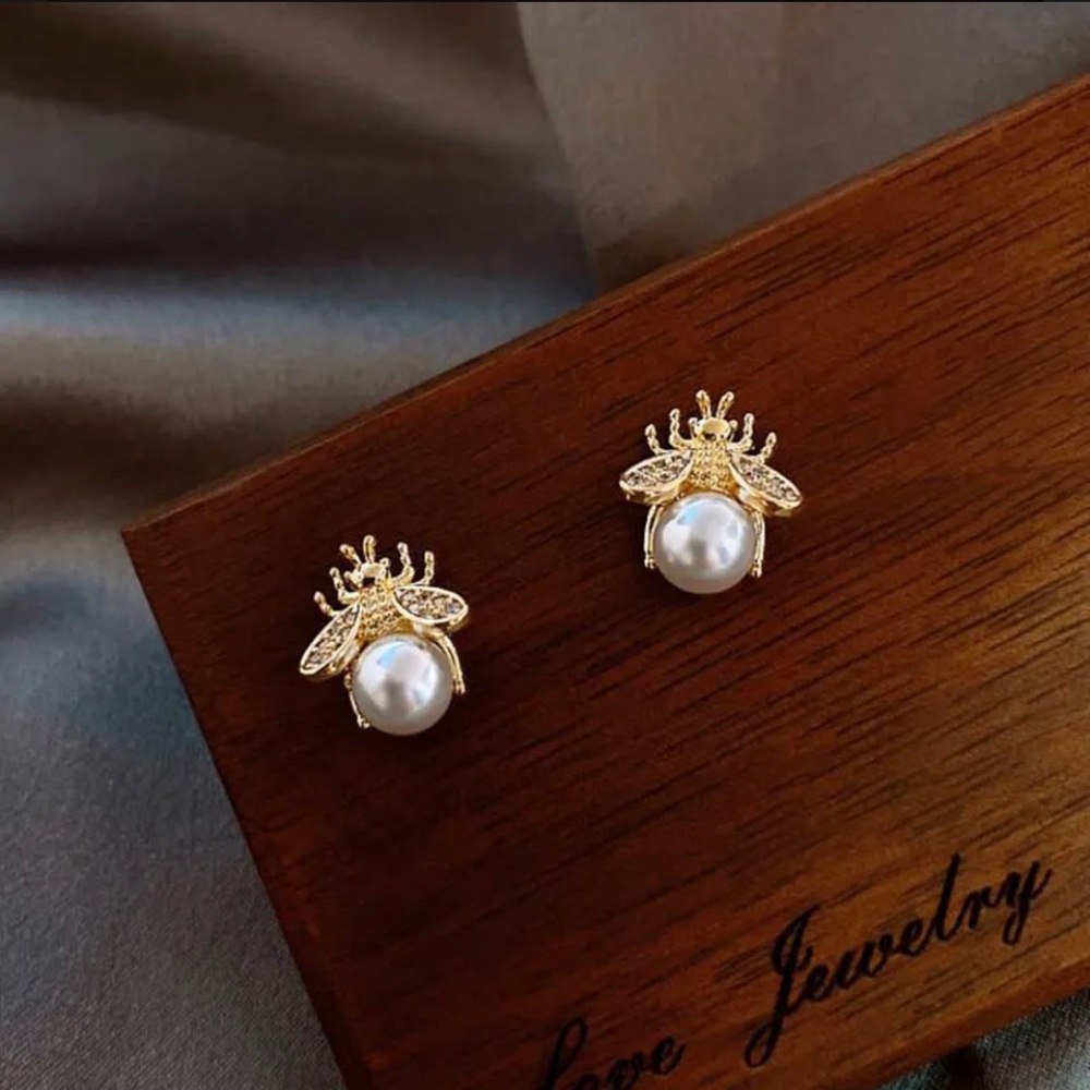 Gold Sweet honey bee artificial pearls rhinestones ear stud earrings. Gold - Picture 2 of 8